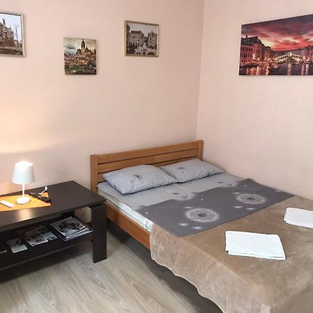 Apartment Near The Forum Mall Lviv Exteriör bild