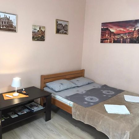 Apartment Near The Forum Mall Lviv Exteriör bild