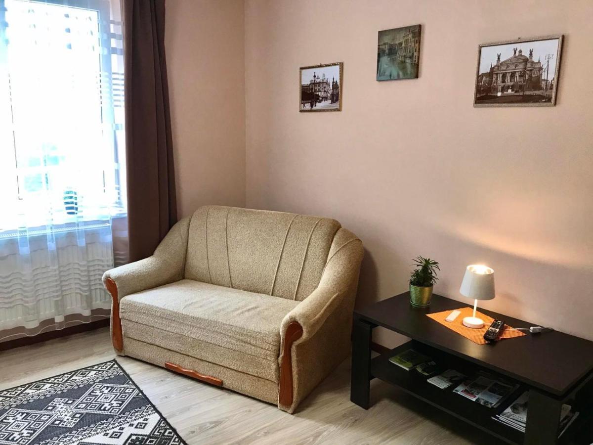 Apartment Near The Forum Mall Lviv Exteriör bild