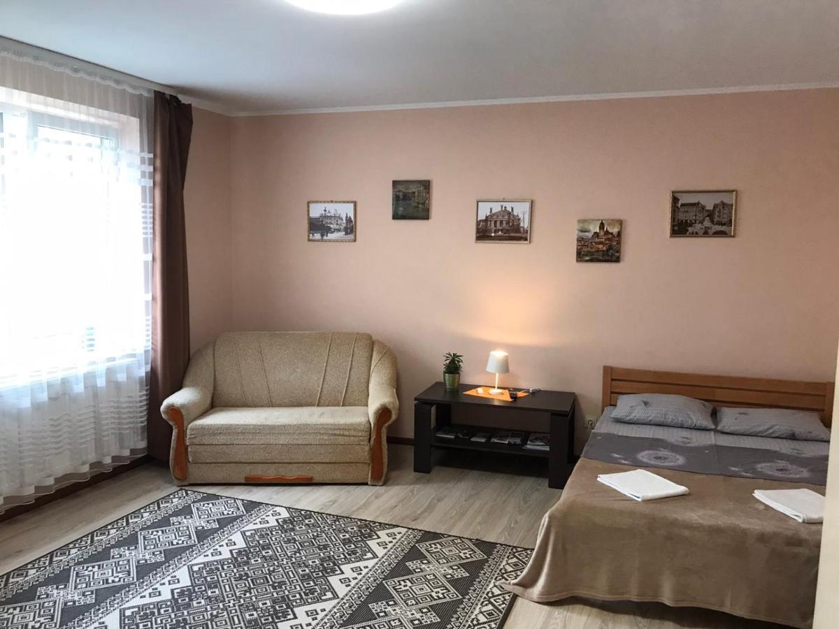Apartment Near The Forum Mall Lviv Exteriör bild