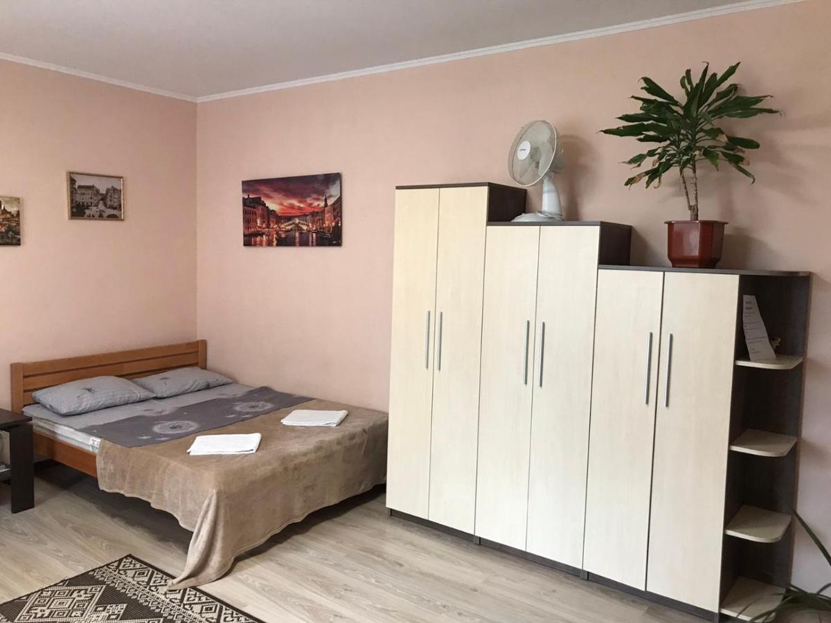 Apartment Near The Forum Mall Lviv Exteriör bild